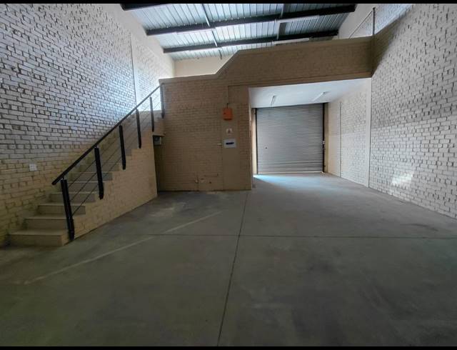 137M² WAREHOUSE TO LET IN POMONA